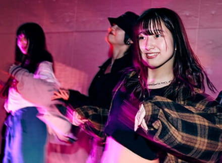 <div>K-POPエンタ</div><div>テインメント科</div>
